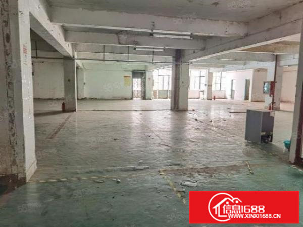 地铁口2楼1080平米，25元平米，配4部3吨电梯，