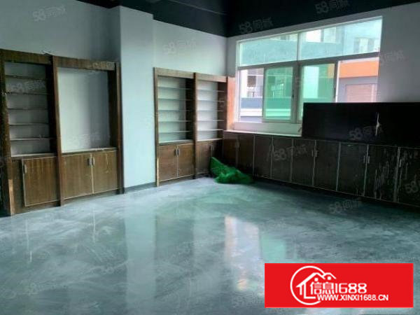 石岩北环6号线地铁口整层2460平，精装修无转让费厂房出租