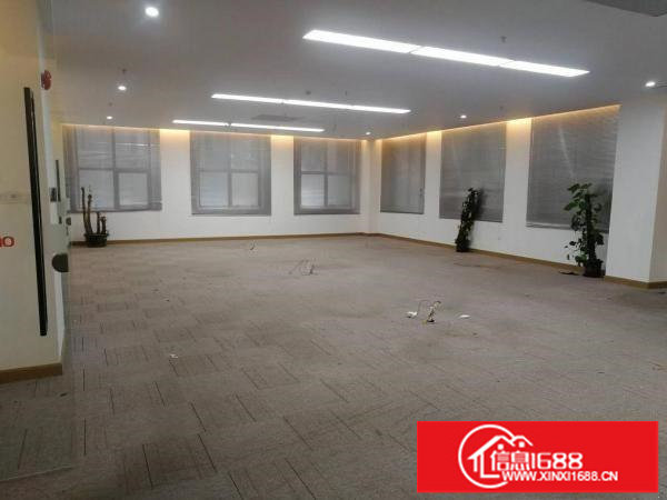 坂田华为基地附近1350平一楼电商办公室展厅厂房出租可分租。