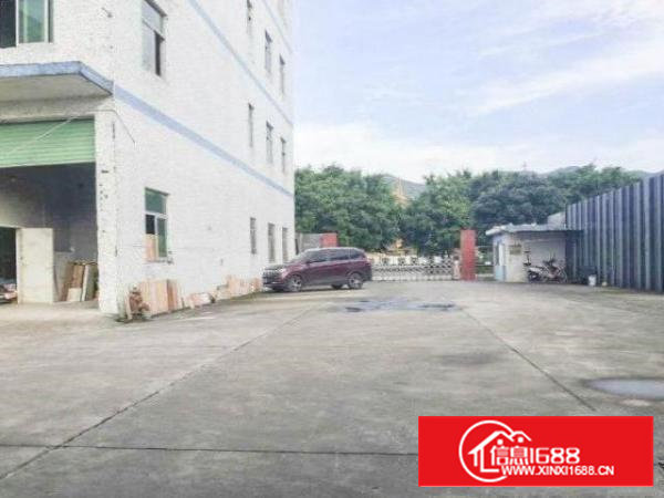 石岩塘头空出三楼580平方厂房，有地坪漆，使用率高！