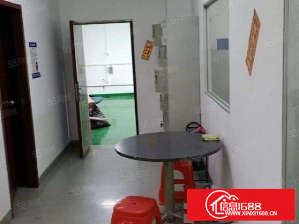 松岗东方沃尔玛对面二楼380平带前台办公室出租，主线到位