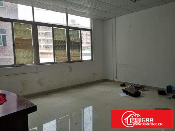 新出！辅城坳工业区新出楼上750平方厂房，招工零压力