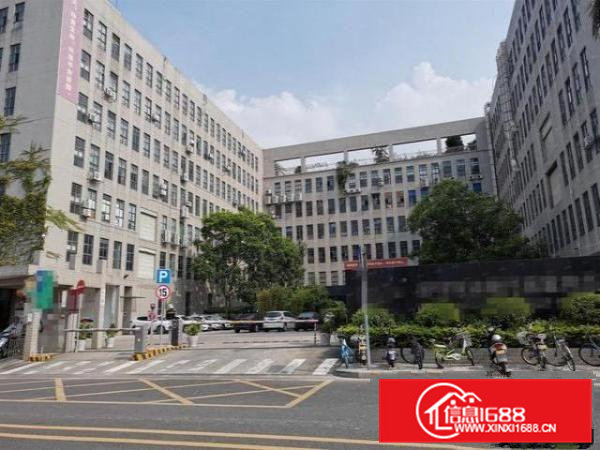 黄江长龙社区楼上880平带全新地平漆办公室隔好