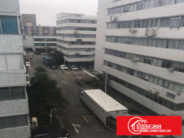 平湖杉坑工业区四楼新出来一整层1100