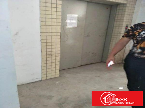 陈江五一小学附近标准楼上300平出租带电梯