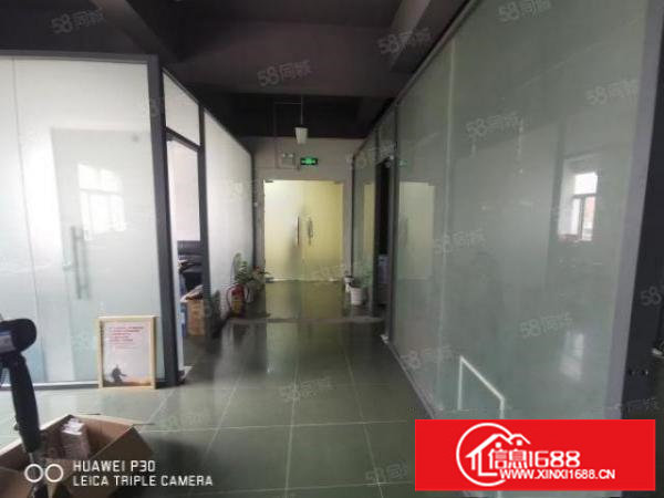 观澜桂花红本厂房出租，二楼570平方精装办公室水电齐全。