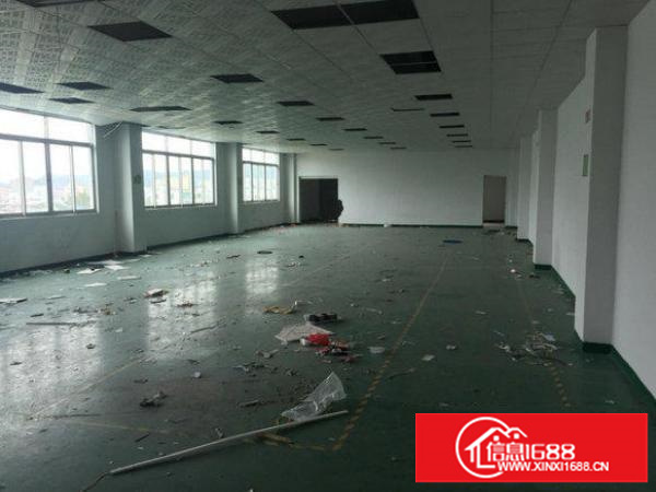 出租龙岗区南联700平方3楼整层厂房，有电梯带装修