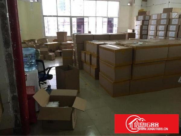 江灏工业区楼上800平，可以分租300和500。