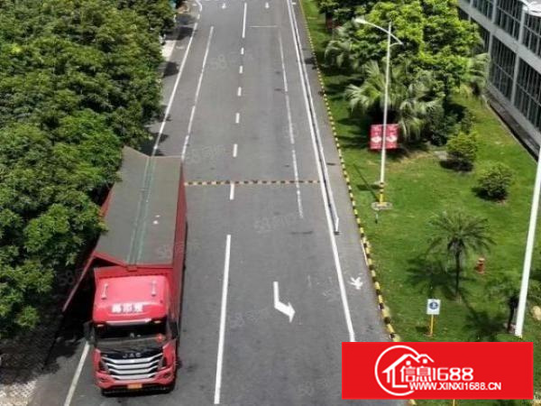 独门独院简易3500方带有吊机16台注塑机电按需。