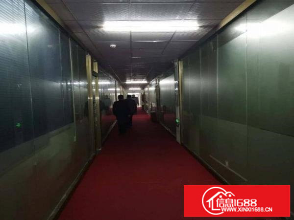 六约地铁口附近新出楼上800平现成珠宝厂出租