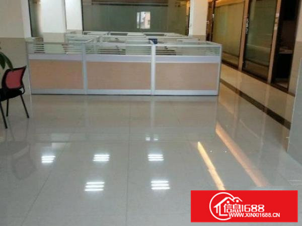 经典小独院。现成装修。