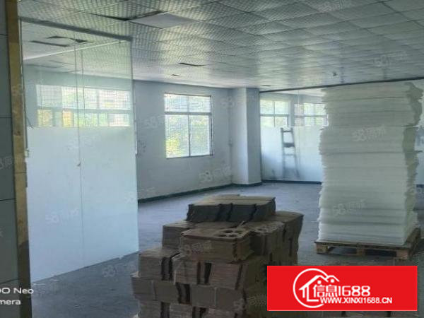 西乡107国道边，330平新出办公厂房，带装修，使用率高！