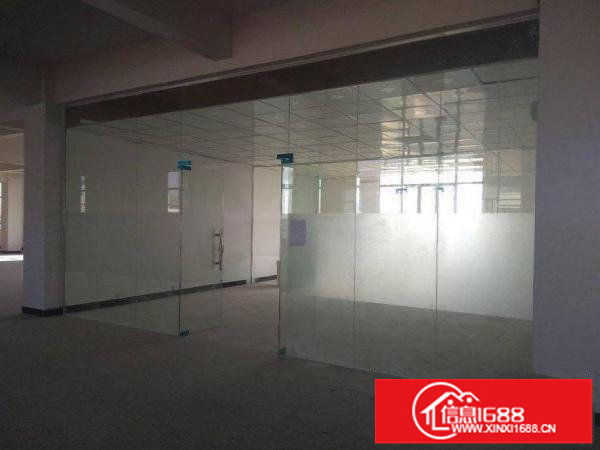 龙岗区华乐路标准厂房出租1300平方，水电齐全形象好