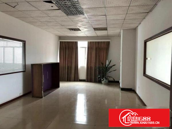 北栅新出原房东服装厂整层800平方出租。