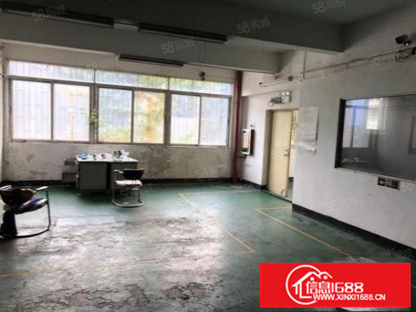 布吉龙山工业区一楼2000和4000平方。独院大空地