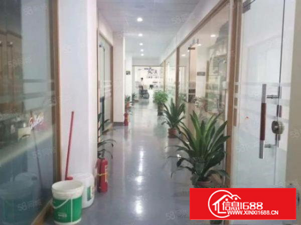 西乡九围大型工业园区，860平方转租，现成装修，多个办公室，