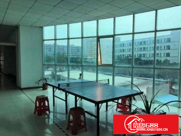 横岗四联三楼2100平方精装修厂房出租，人流旺