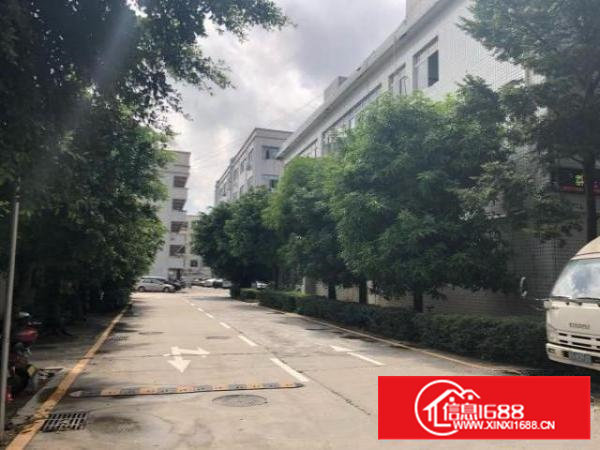 石岩汽车站附近，楼上带装修1900平方厂房出租，不要转让费