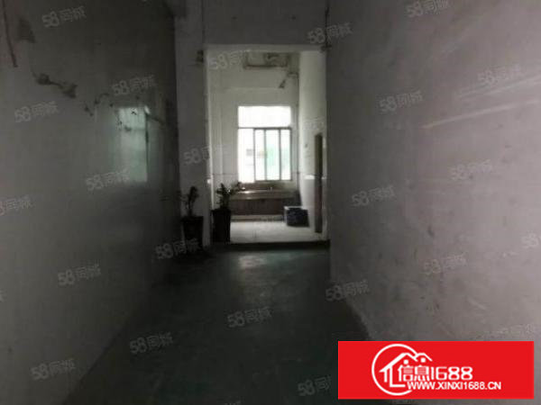 牛湖社区有电梯有宿舍合同3年有办公室吊顶