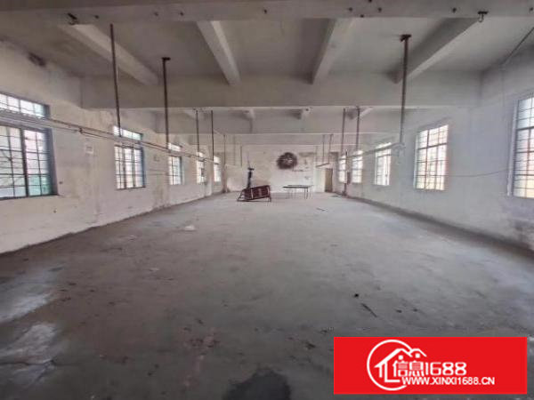 新空出厂房一楼200平方，二楼300平方，现成装修