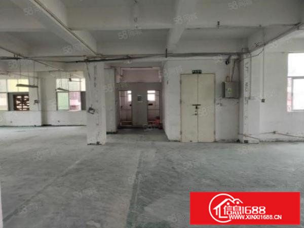 观澜牛湖工业园内500平厂房出租送顶楼两间空间超大分租