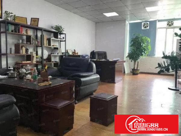 黄江三新社区原房东楼上精装修厂房900平出租