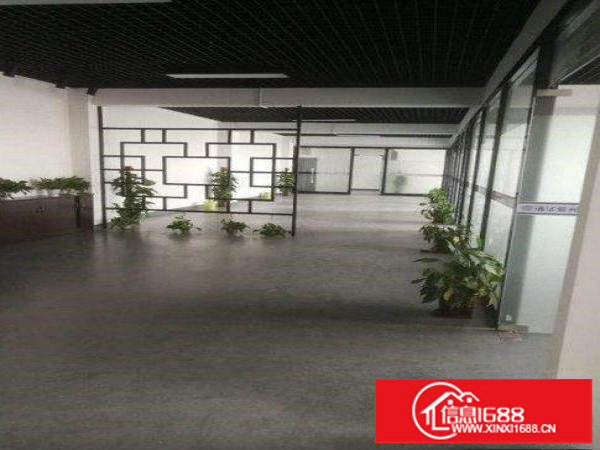 龙岗原房东楼上1400平方精装修空地大厂房可分租