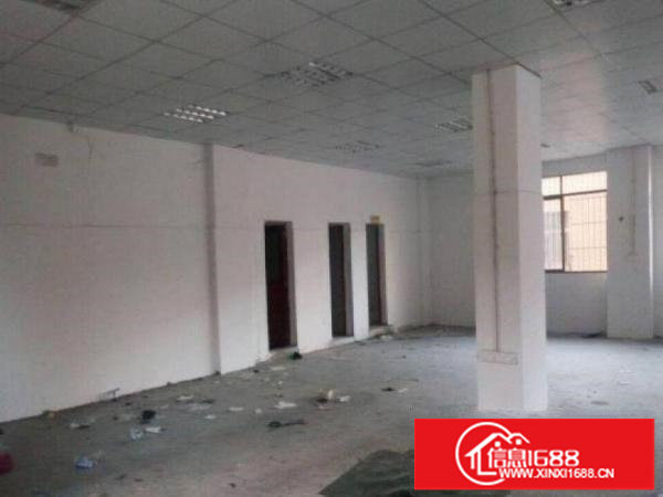 龙岗区横岗附近楼上贸易仓库厂房出租500平，有玻璃隔好办公室