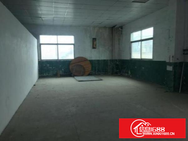 新田新樟路楼上600平带办公室装修，带电梯，有院子，交通便利