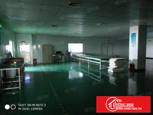 石岩新村综合楼厂房楼上550平米标准厂房出租