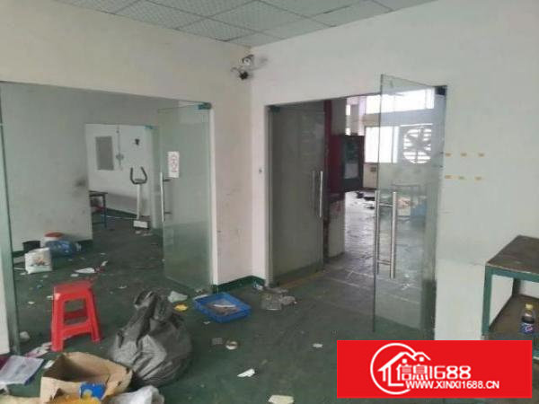 松岗溪头地铁口正边上楼上400和600带装修招租