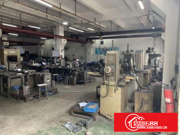 石排工业园标准一楼920方出租，租20元，水电齐全，消防喷淋