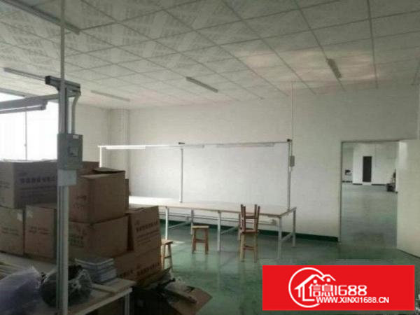 横岗四联村三楼标准厂房900平米出租，有办公室带装修