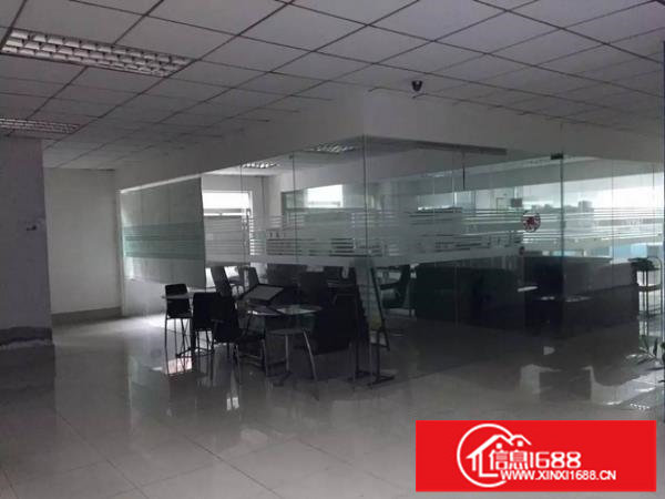 平湖新木村标准厂房一楼1700平米豪华装修无转让费