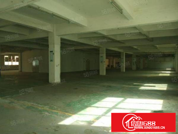 观澜独院标准厂房三楼整层3500平方出租，精装修办公室。