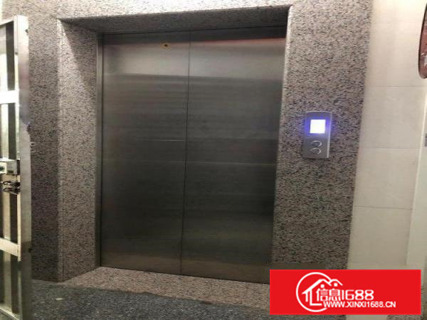 带电梯二楼博美非常中心的位置