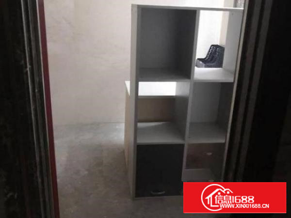 宝安石岩伟泰工业园2400平丶钢构厂房出租（红本丶房东直租）