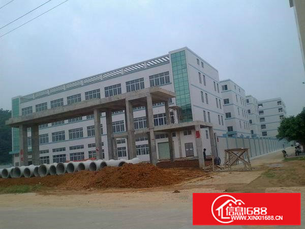 凤岗楼上1000、1300平米带装修九成新厂房出租