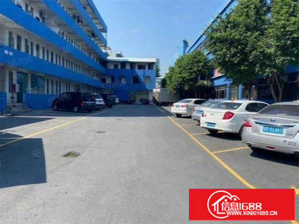 黄江近深圳新出楼上厂房800方，现成装修主路边上，价格13元