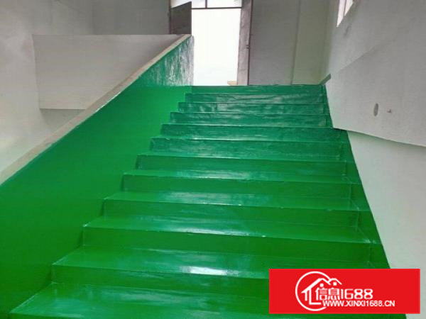 黄江镇紧靠于深圳独门独院厂房，厂房二层，宿舍三层。