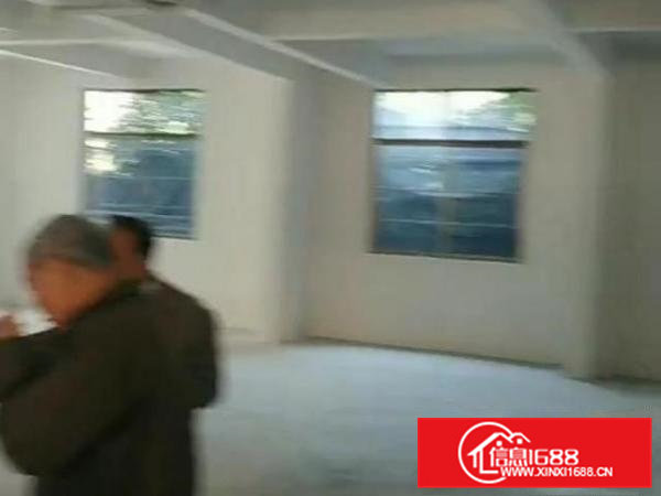 有大小厂房直租，一手房源，无公滩，水电按国家政策交，无差价。