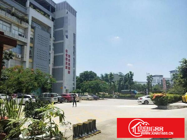 龙岗大道边新出原房东2楼2500平带装修厂出租，可分租