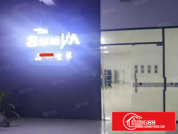 石岩同富裕新出楼上500平豪华装修无转让费厂房出租