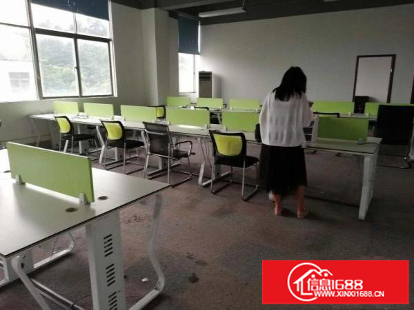 龙华大浪商业中心旁新出楼上420平精装修办公室招租