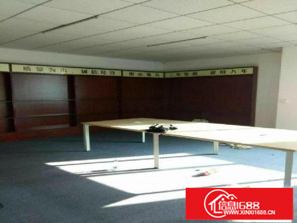 龙岗宝龙新出原房东厂房1100平米带精装修可分租