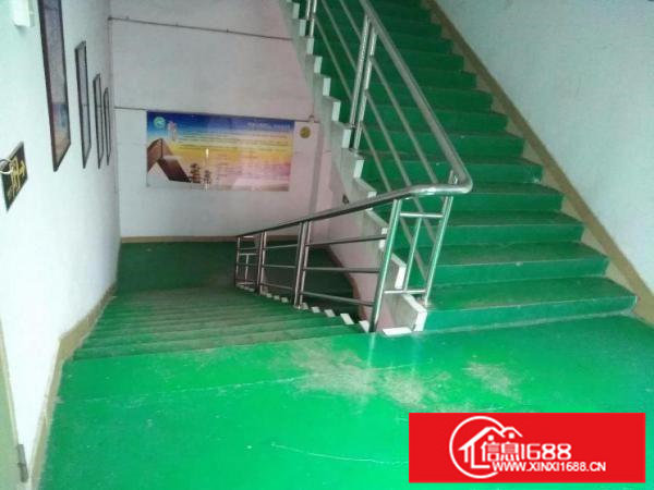 横岗六约新出独院4500平厂房出租1楼5米楼上有装修