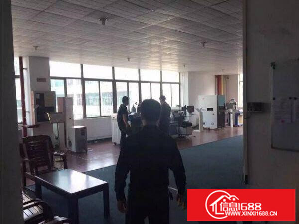 坂田4S旁边利金城科技园2楼3楼每层1600平方