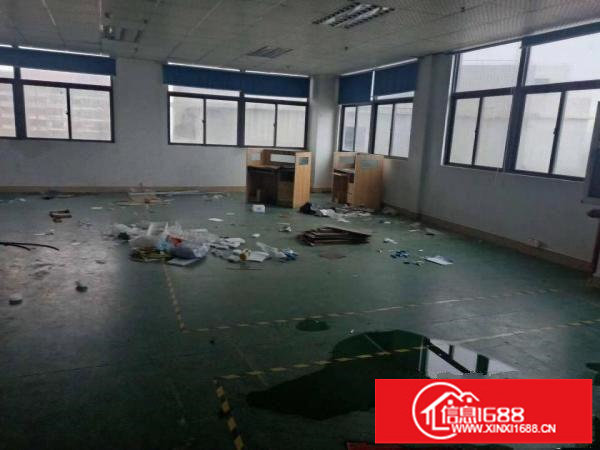 出租龙岗区横岗西坑楼上260平带装修带电梯标准厂房