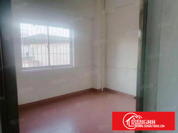 全包四千块，四楼230平采光好带地坪漆。