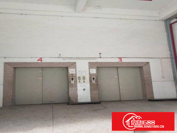 新四楼上整层面积950方，现成水电线路办公室装修